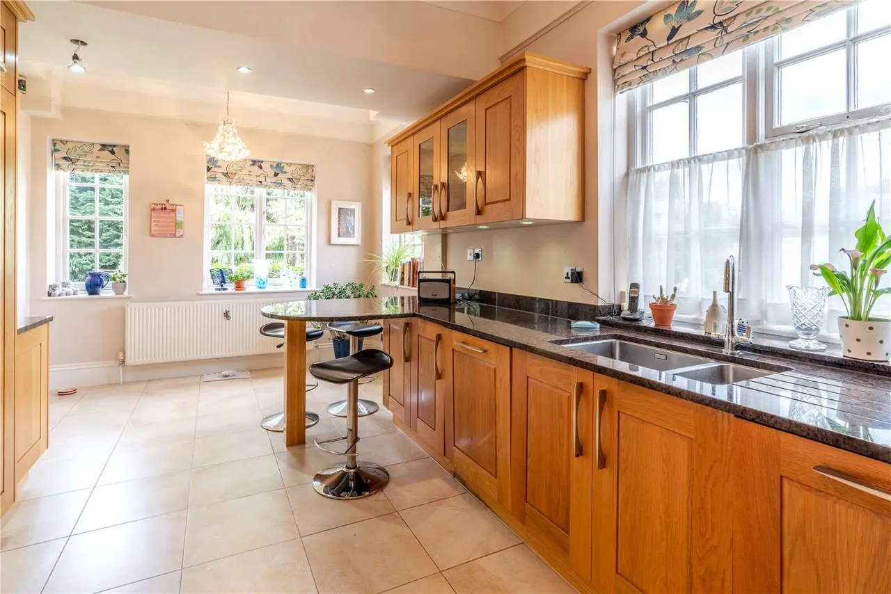 Westbury Road, Buckhurst Hill, Essex, IG9 5NW, photo 5