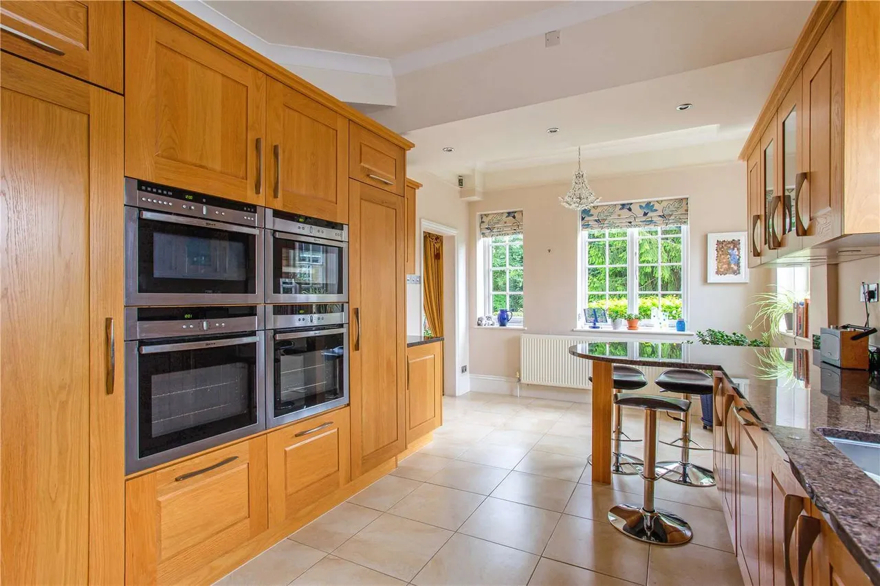 Westbury Road, Buckhurst Hill, Essex, IG9 5NW, photo 11