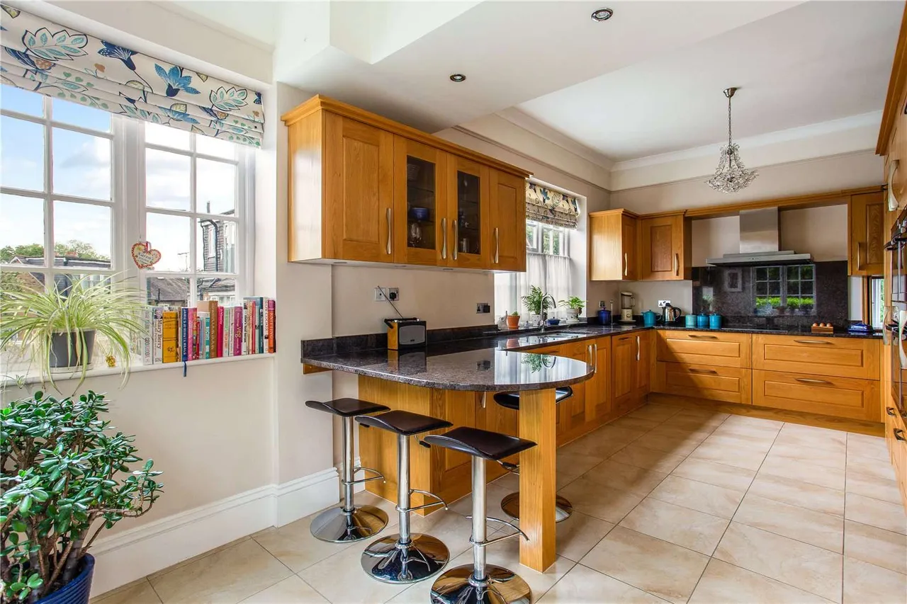 Westbury Road, Buckhurst Hill, Essex, IG9 5NW, photo 10