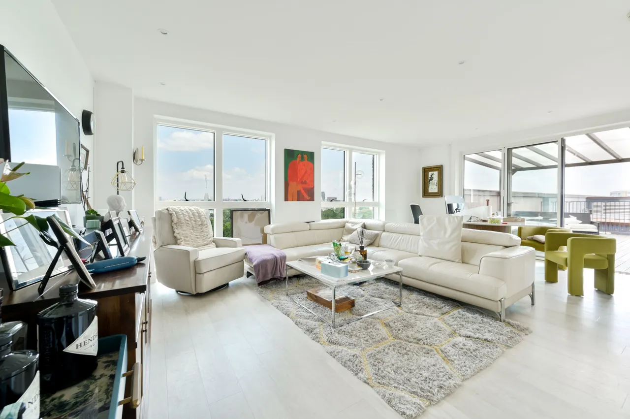 2 bed flat for sale — Flat 91, Bodiam Court, 4 Lakeside Drive, London