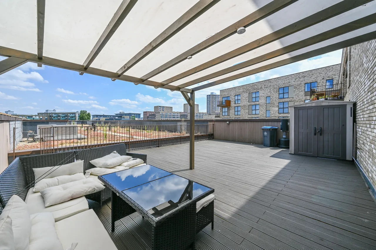 Flat 91, Bodiam Court, 4 Lakeside Drive, London, photo 6