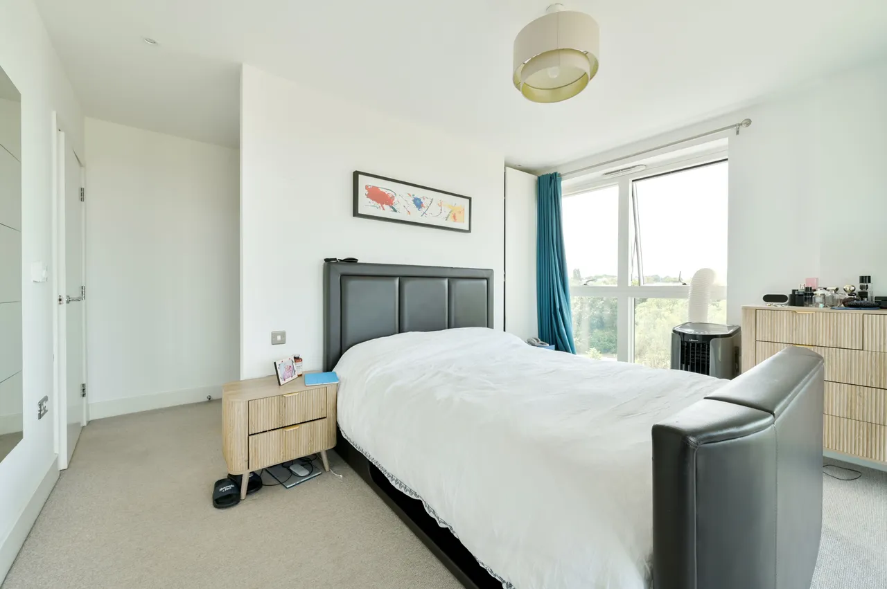 Flat 91, Bodiam Court, 4 Lakeside Drive, London, photo 10