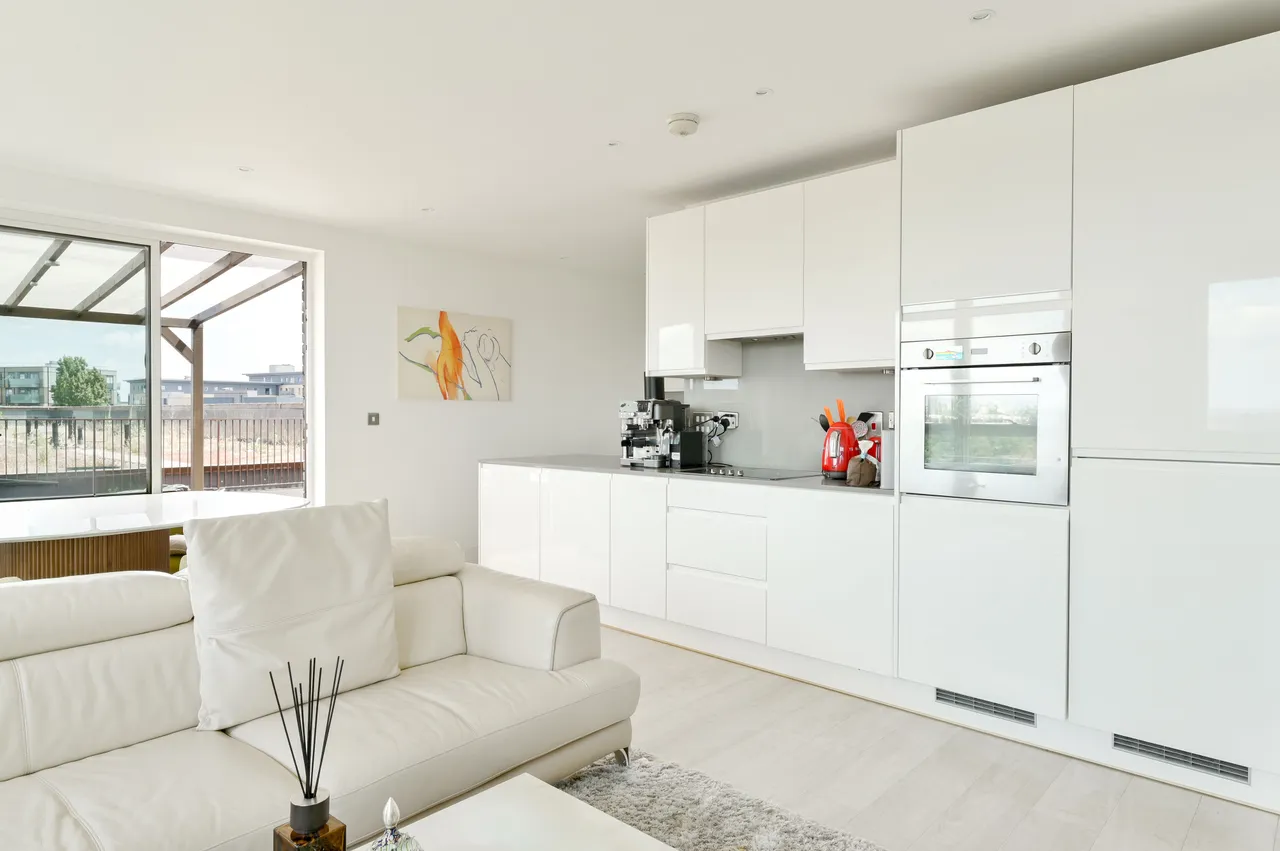 Flat 91, Bodiam Court, 4 Lakeside Drive, London, photo 4