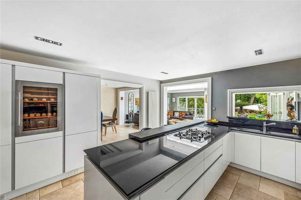 Creighton Avenue, London, N2, photo 8