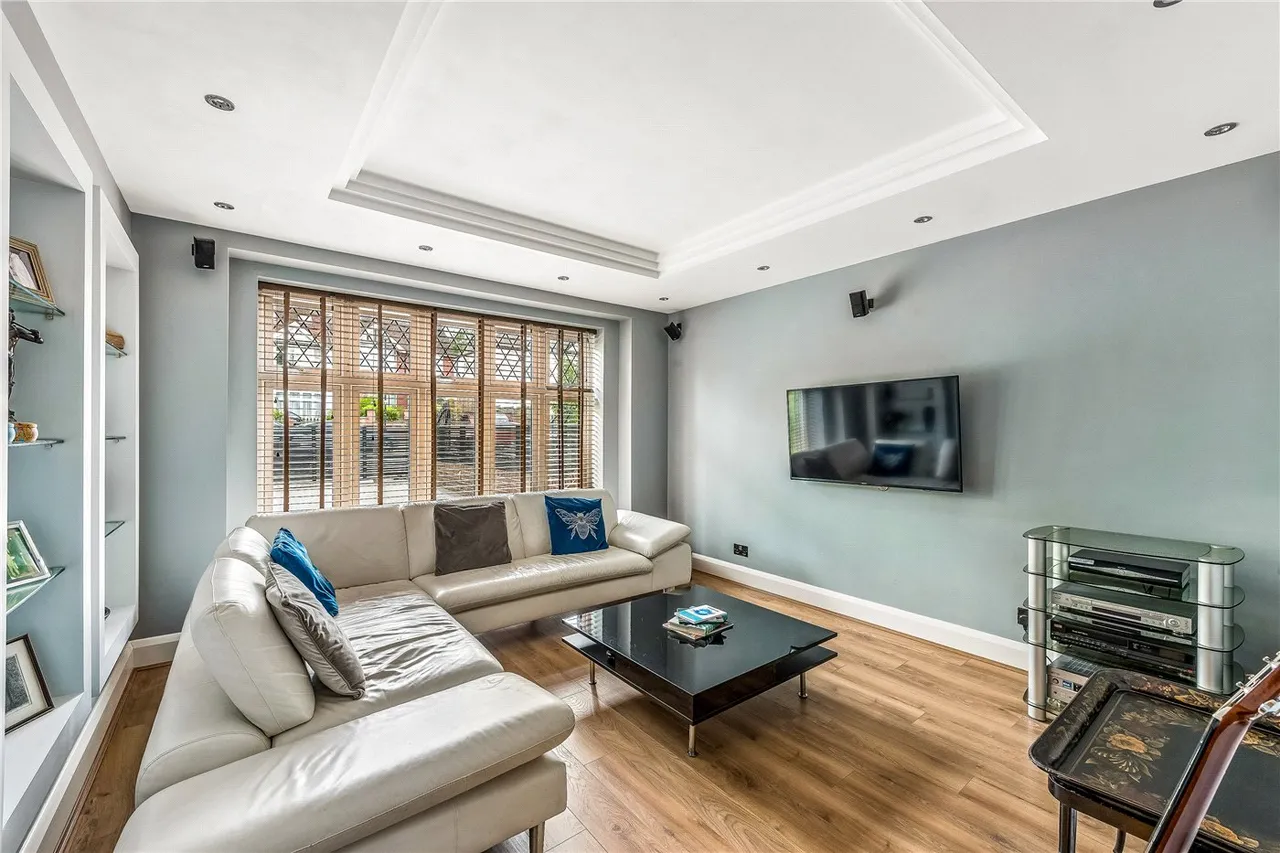 Creighton Avenue, London, N2, photo 2