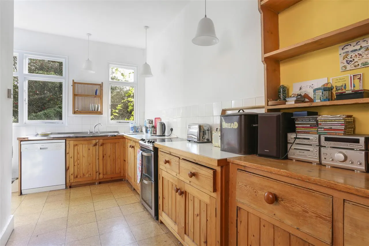 St. Albans Road, London, photo 7
