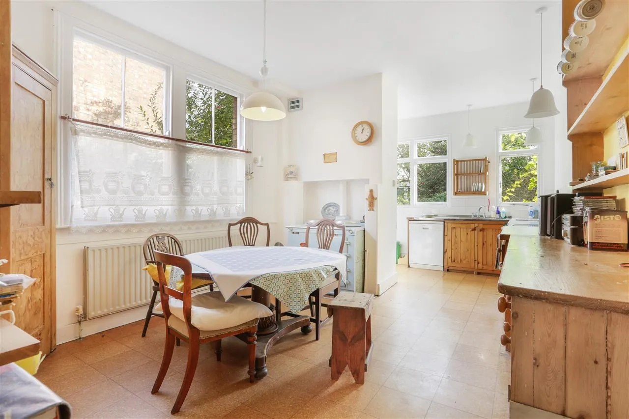 St. Albans Road, London, photo 2