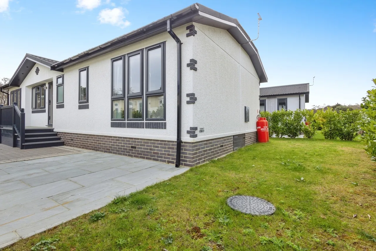 2 bed house for sale, Portsmouth Road, Thursley, GU8