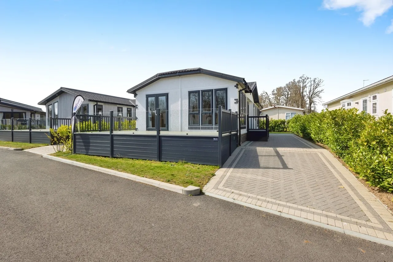 Portsmouth Road, Thursley, GU8, photo 8