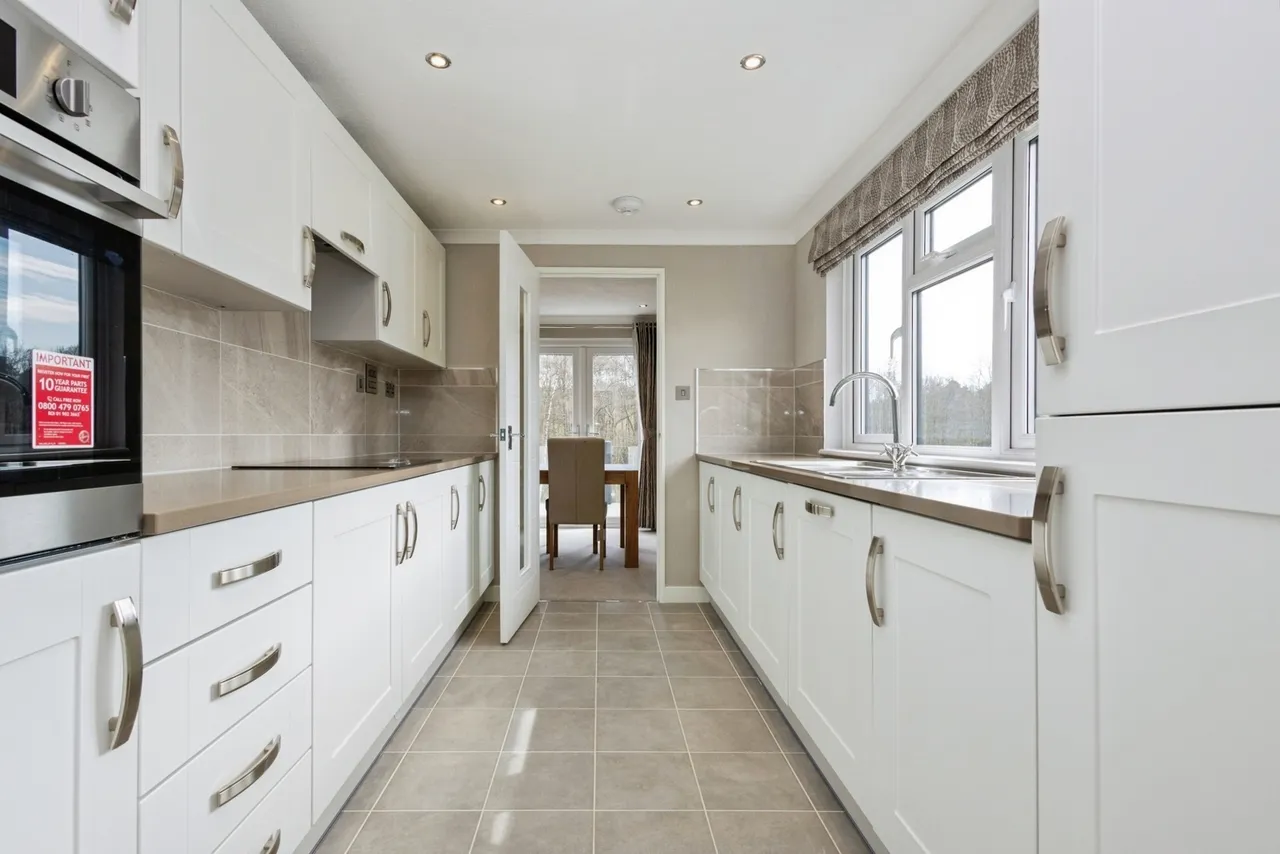 Portsmouth Road, Thursley, GU8, photo 3