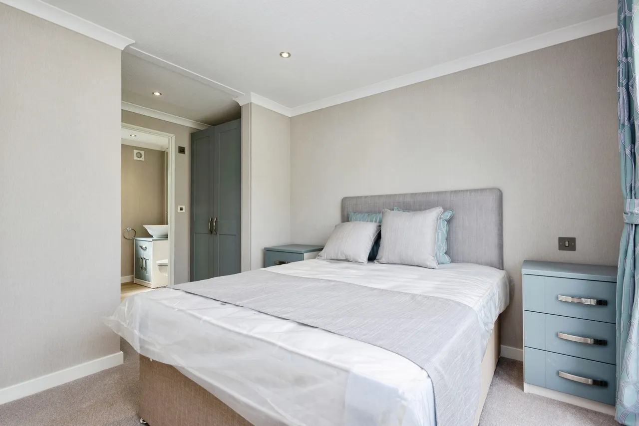 Portsmouth Road, Thursley, GU8, photo 17