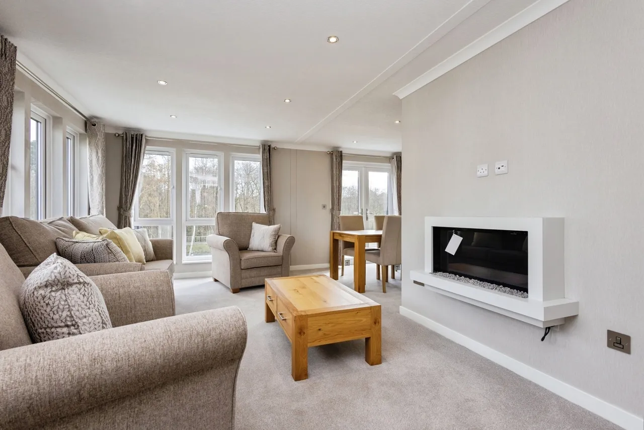 Portsmouth Road, Thursley, GU8, photo 2