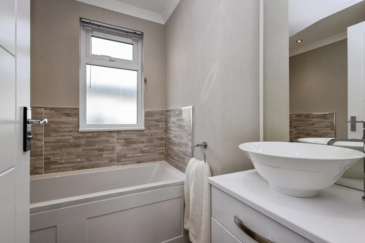 Portsmouth Road, Thursley, GU8, photo 6