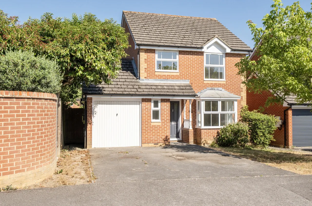 3 bed house for sale — Thomas Drive, Warfield, Bracknell, Berkshire, RG42 3DZ