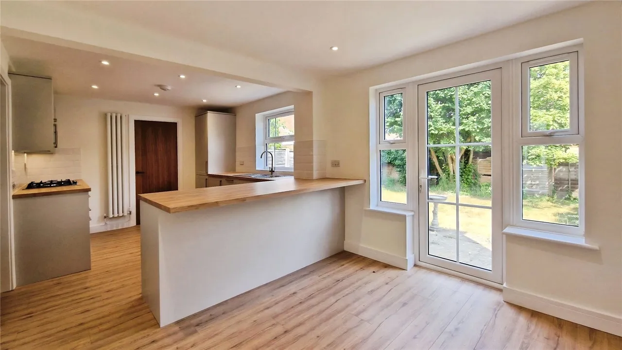Thomas Drive, Warfield, Bracknell, Berkshire, RG42 3DZ, photo 2