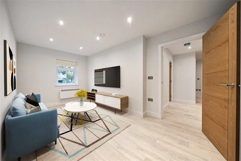 High Street, BR3, photo 2
