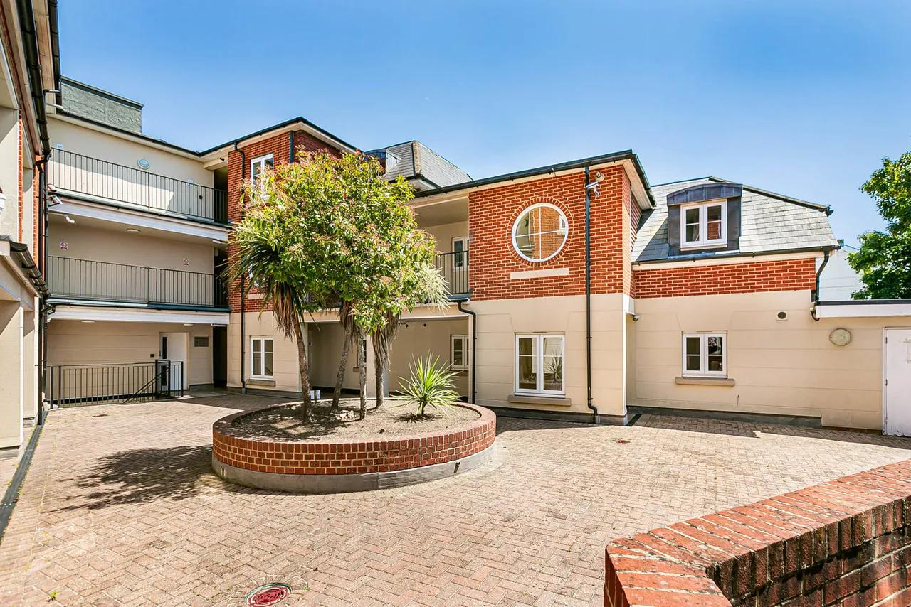 Station Road, Egham, TW20, photo 5
