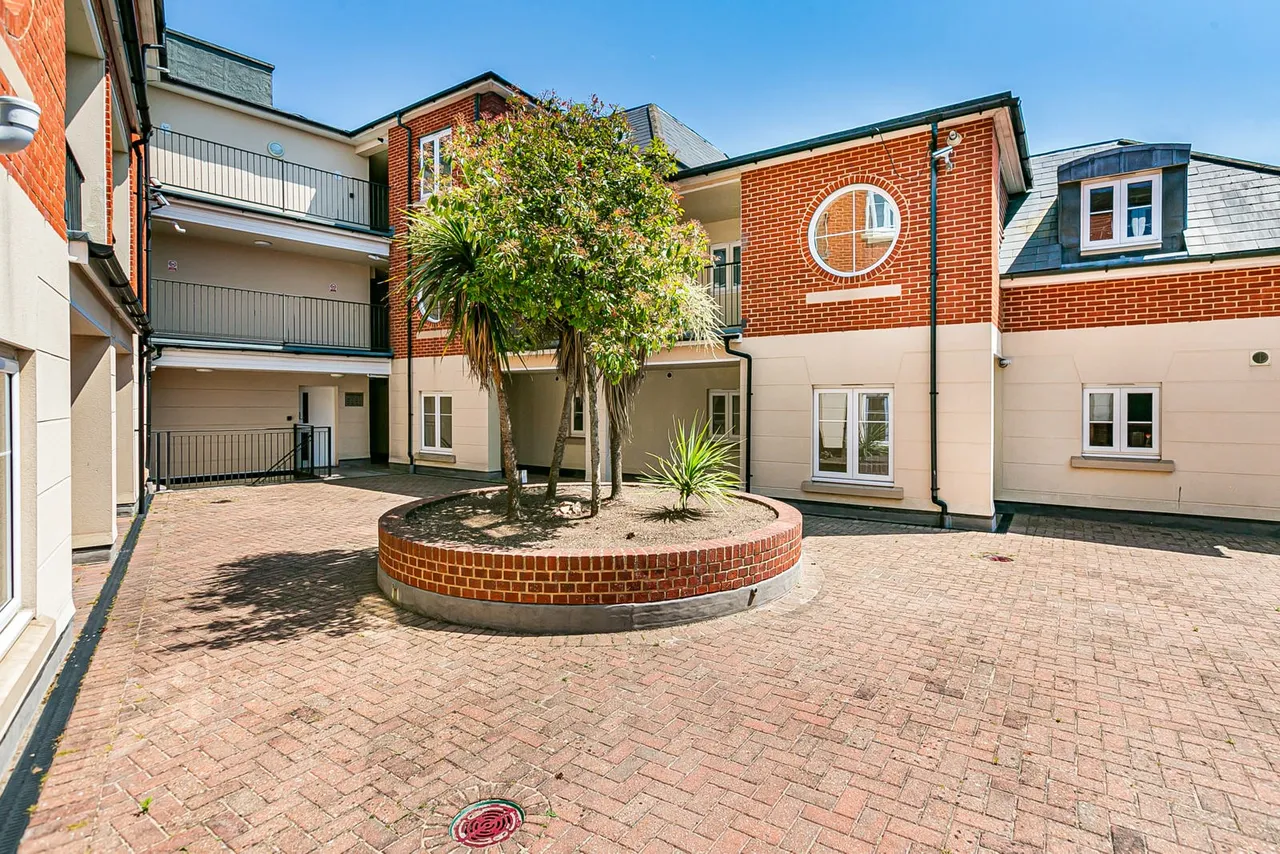 Station Road, Egham, TW20, photo 18