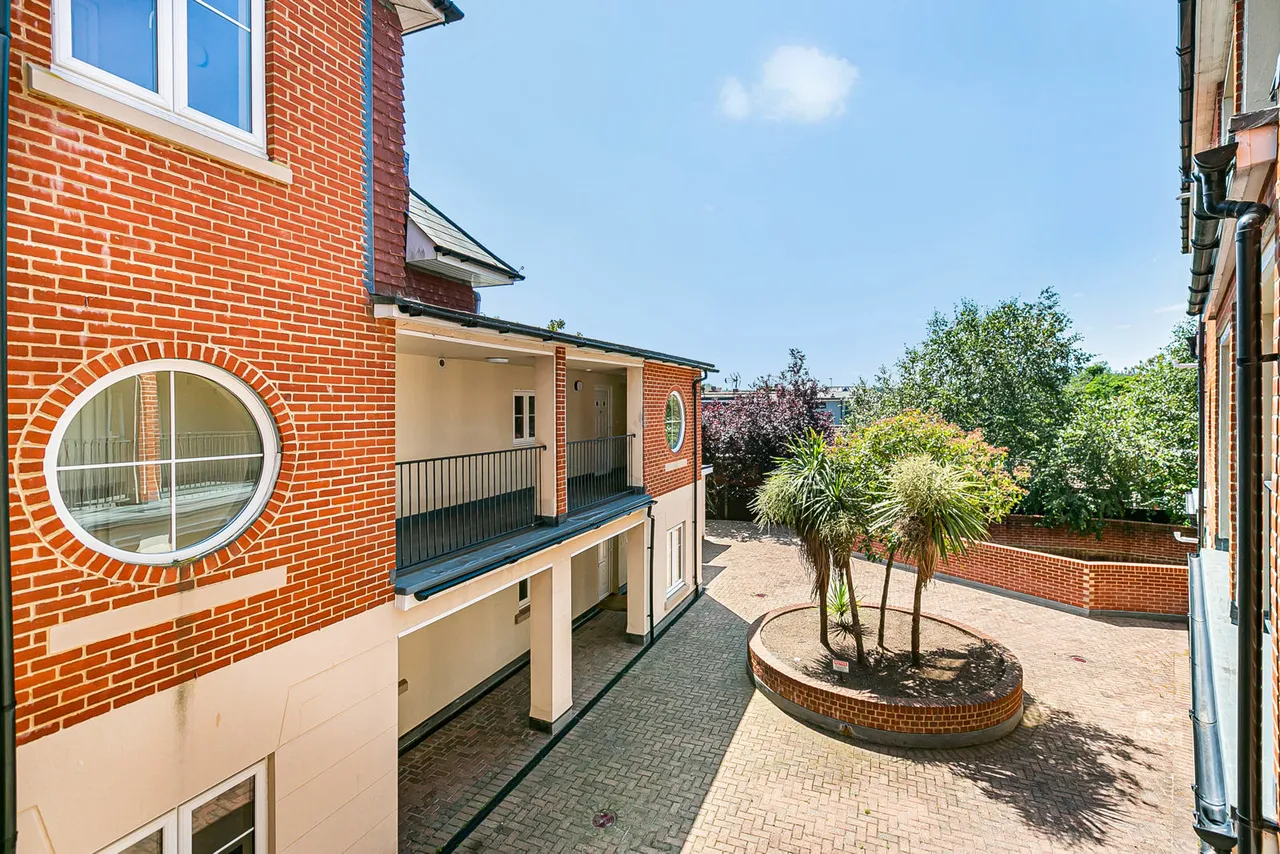 Station Road, Egham, TW20, photo 17