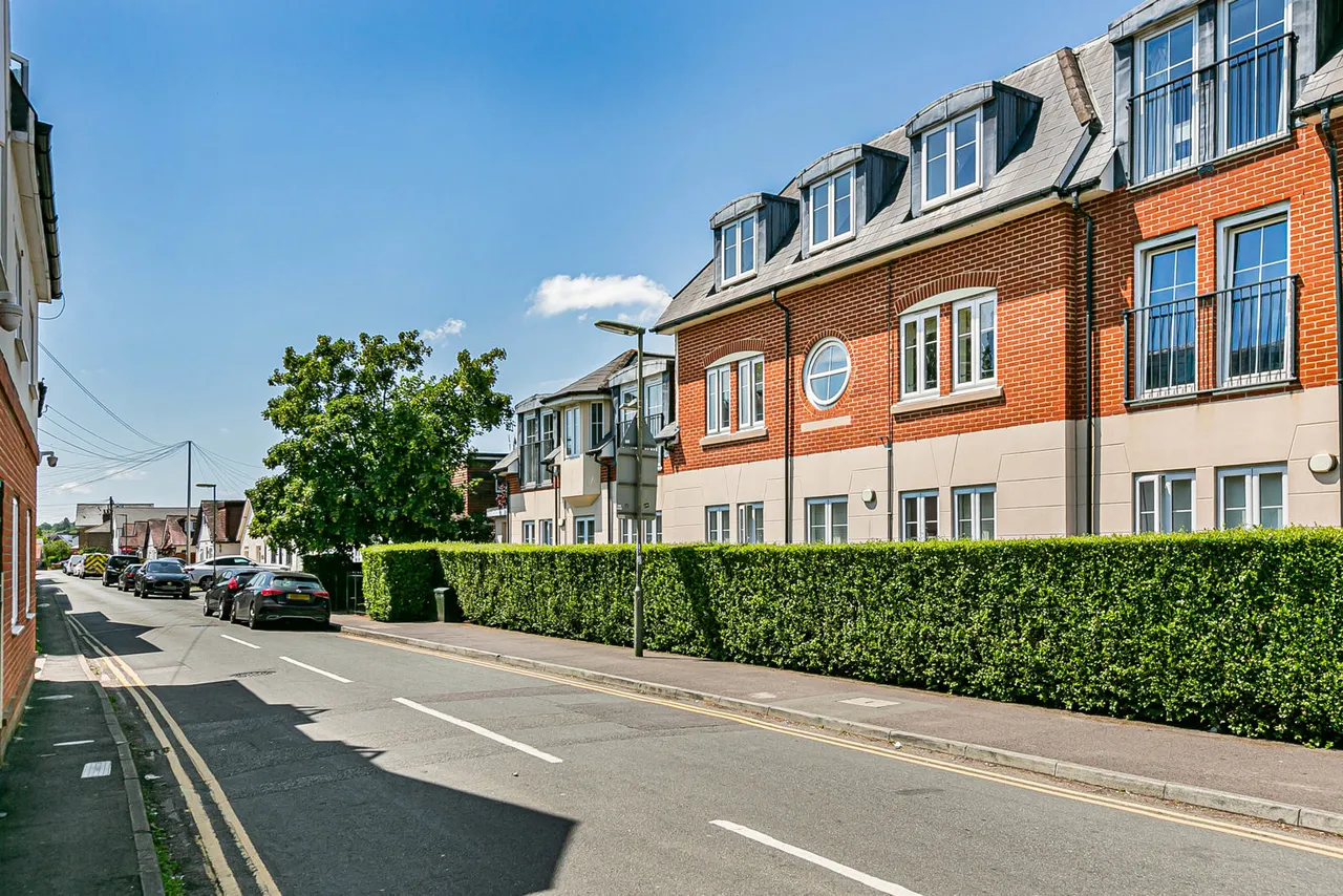 Station Road, Egham, TW20, photo 21