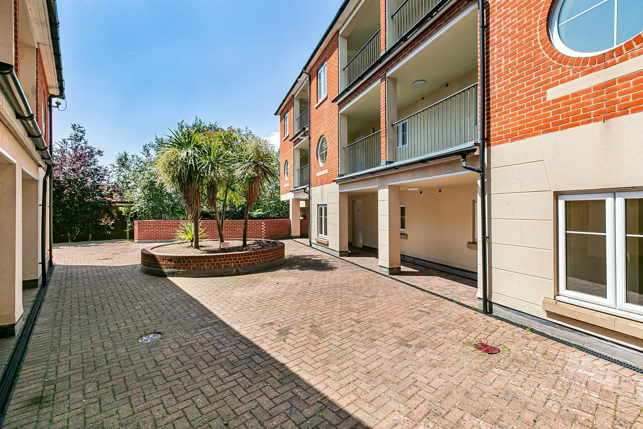Station Road, Egham, TW20, photo 25