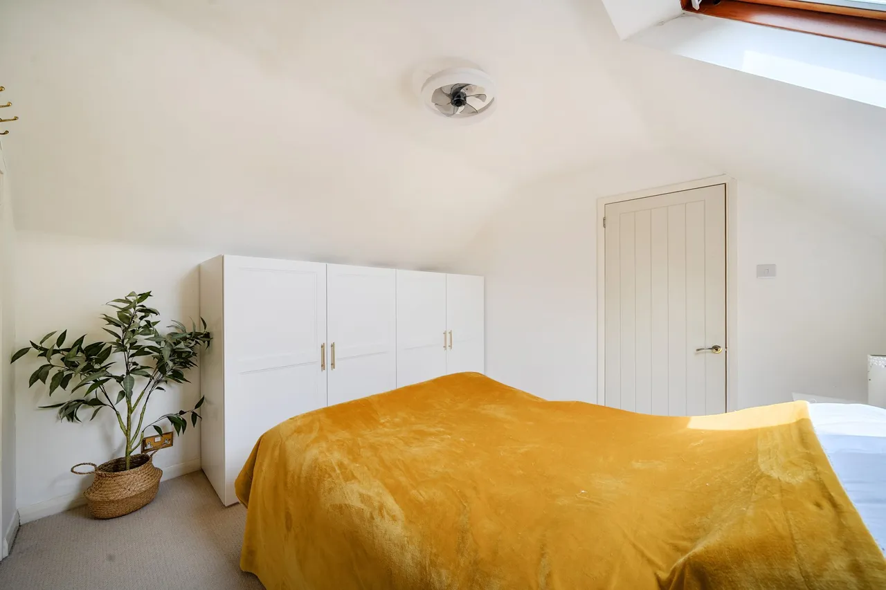 Brent House Cottage The Street, North Warnborough, Hook, RG29 1BE, photo 14