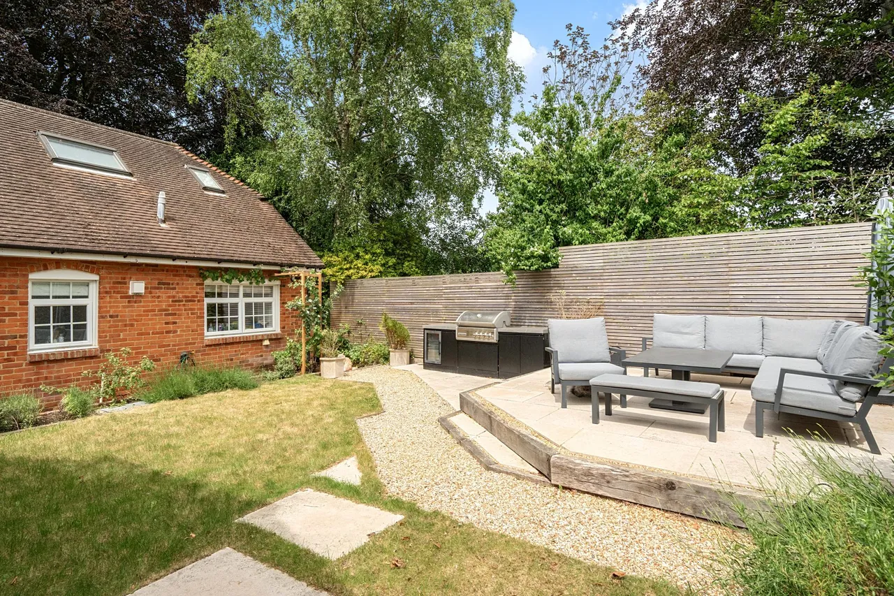 Brent House Cottage The Street, North Warnborough, Hook, RG29 1BE, photo 17