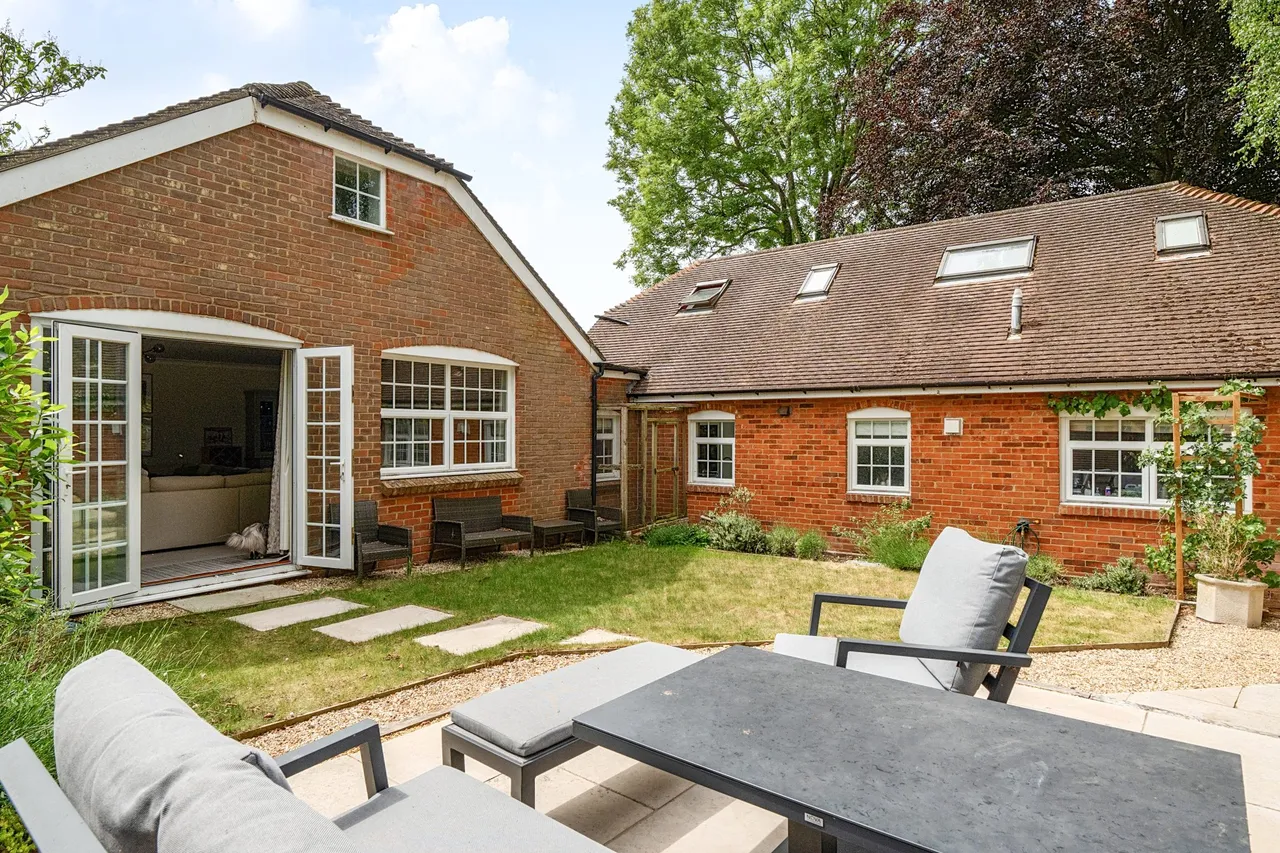 Brent House Cottage The Street, North Warnborough, Hook, RG29 1BE, photo 16