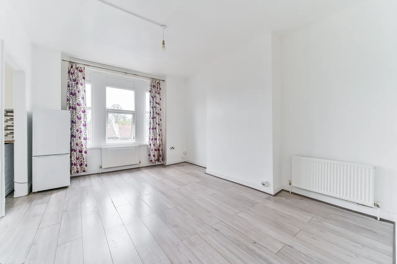 Flat 2, 234 Whitehorse Road, Croydon, photo 9