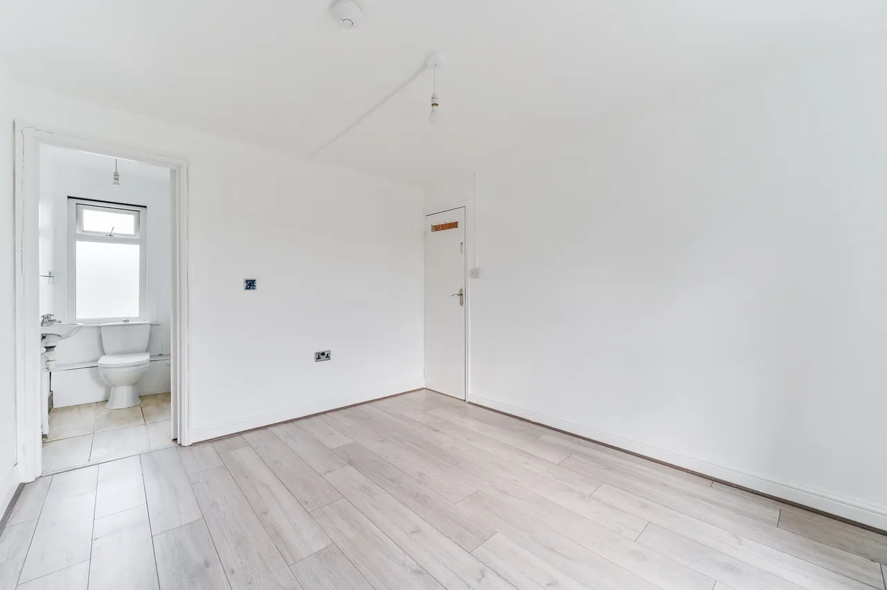 Flat 2, 234 Whitehorse Road, Croydon, photo 5
