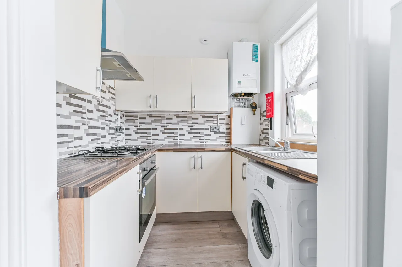 Flat 2, 234 Whitehorse Road, Croydon, photo 3