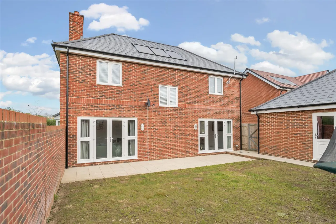 Winchat Road, Botley, photo 13