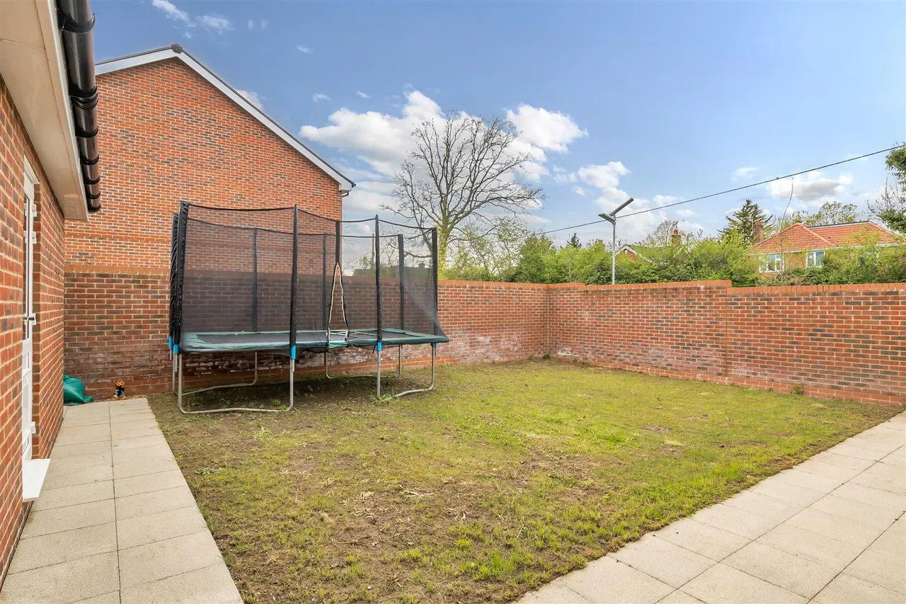 Winchat Road, Botley, photo 12