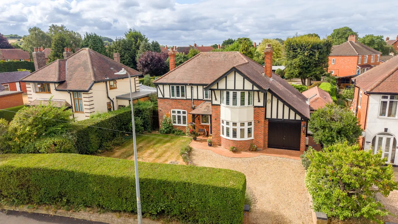 4 bed house for sale — Harrowby Lane in Grantham