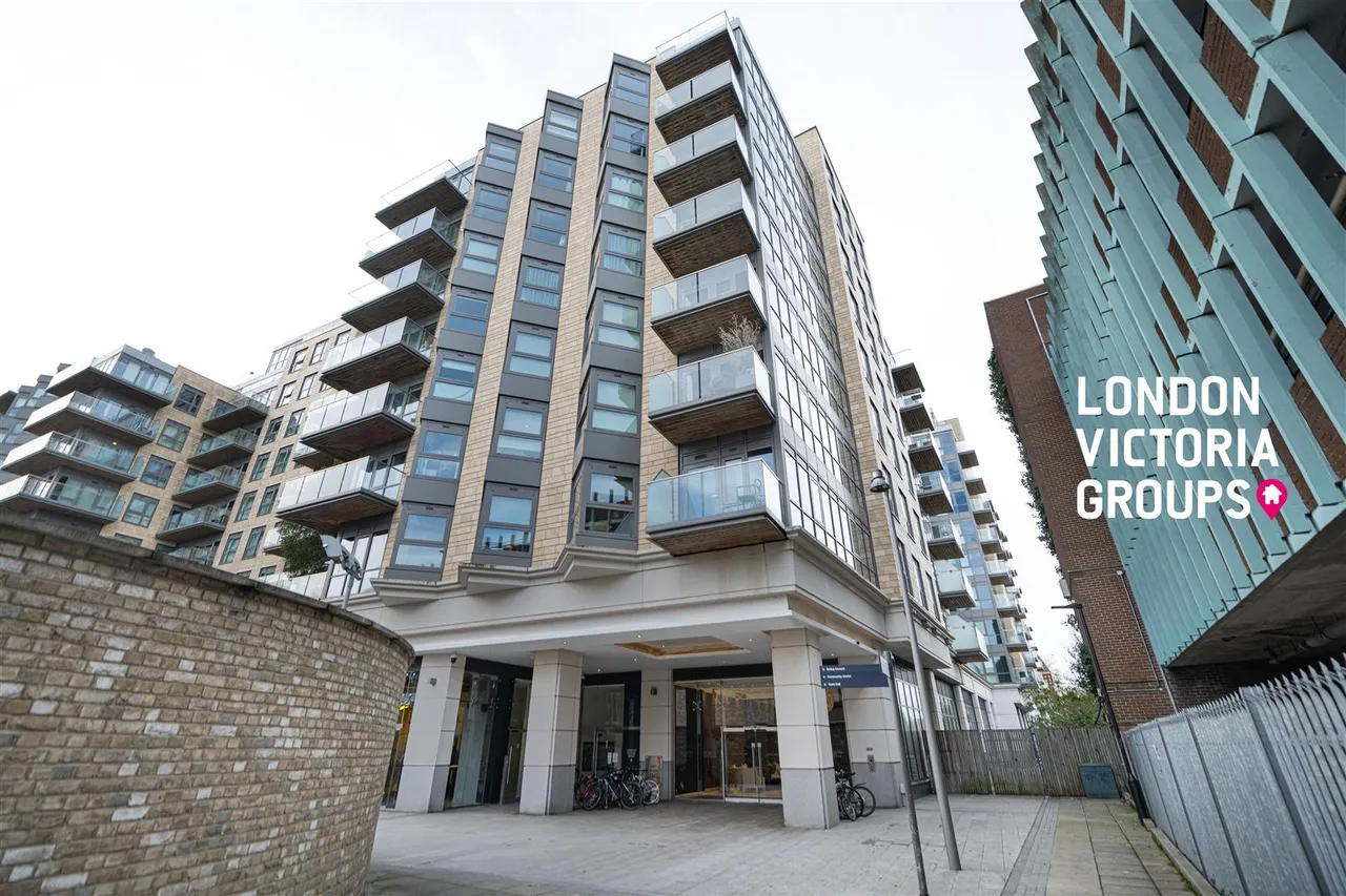 2 bed house for sale, Longfield Avenue, London