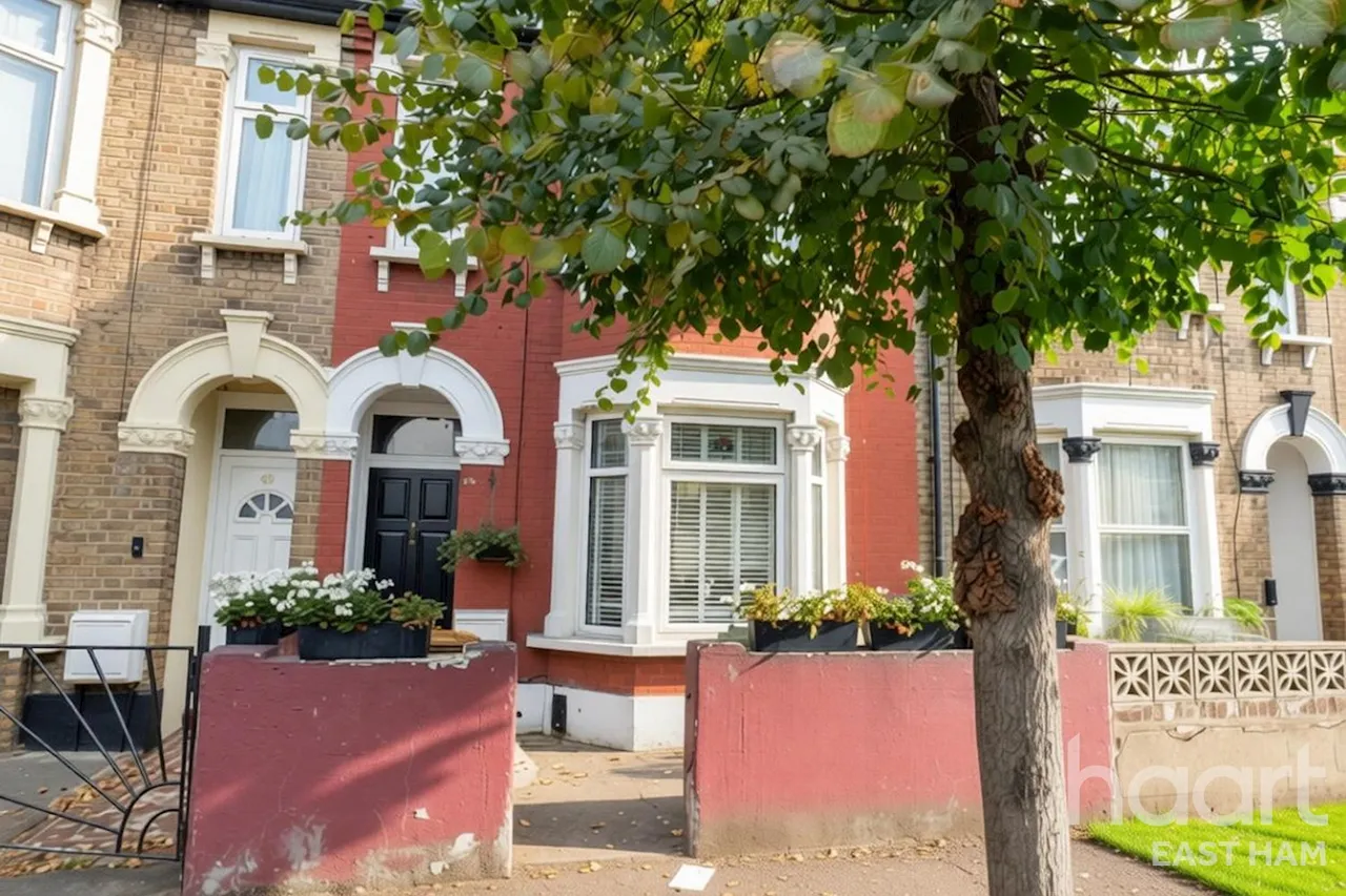 2 bed house for sale, Gillett Avenue, London, E6