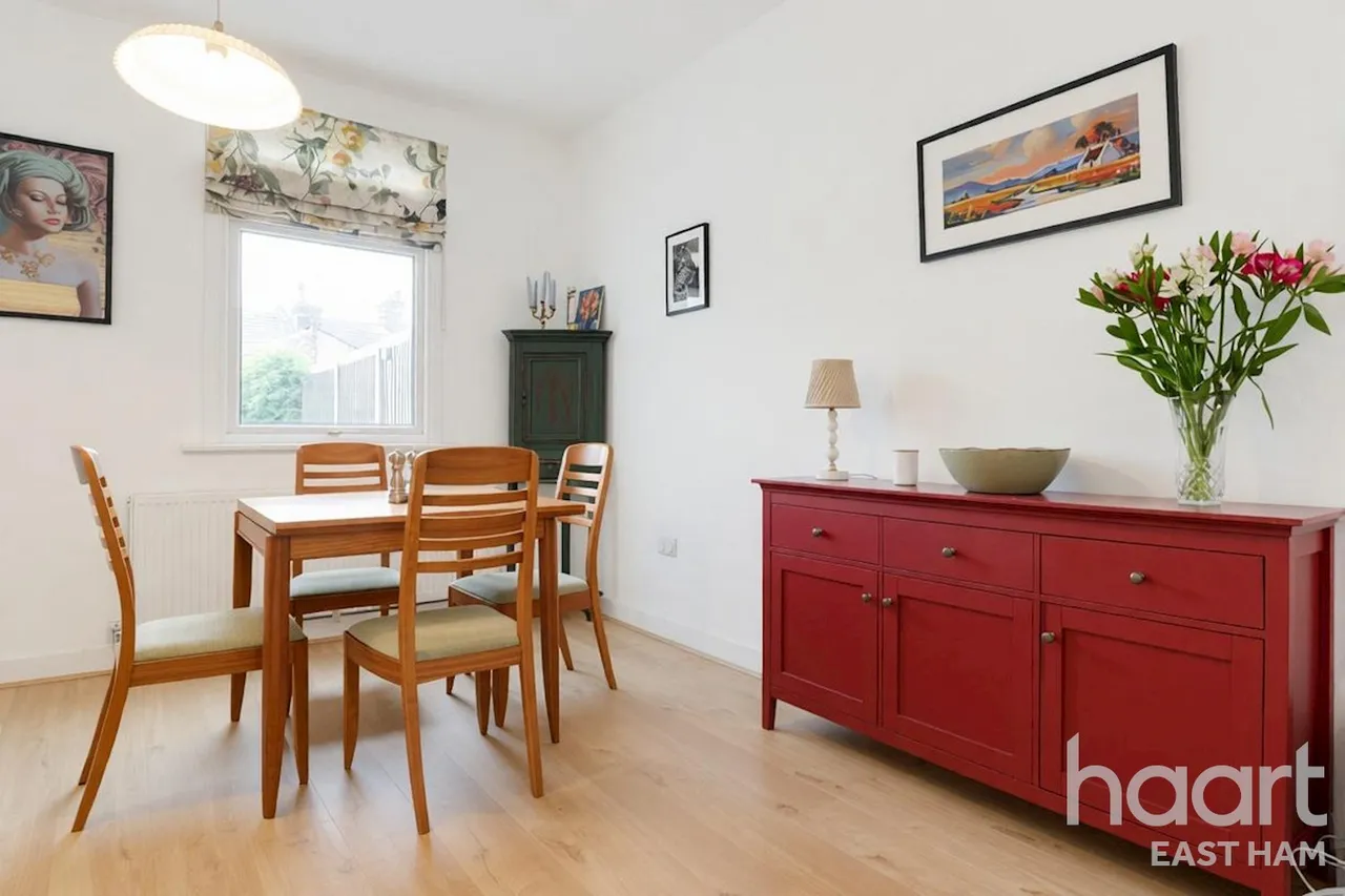 Gillett Avenue, London, E6, photo 4