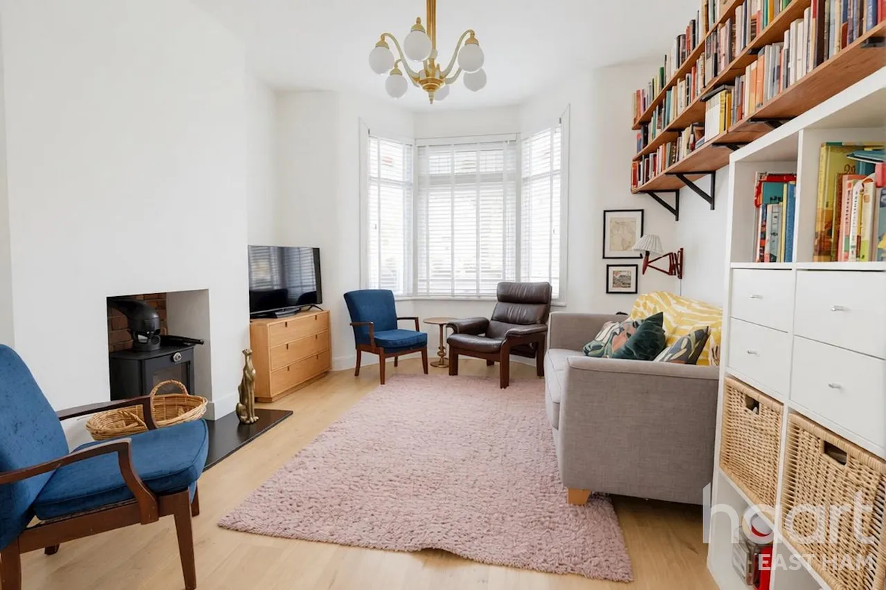 Gillett Avenue, London, E6, photo 2