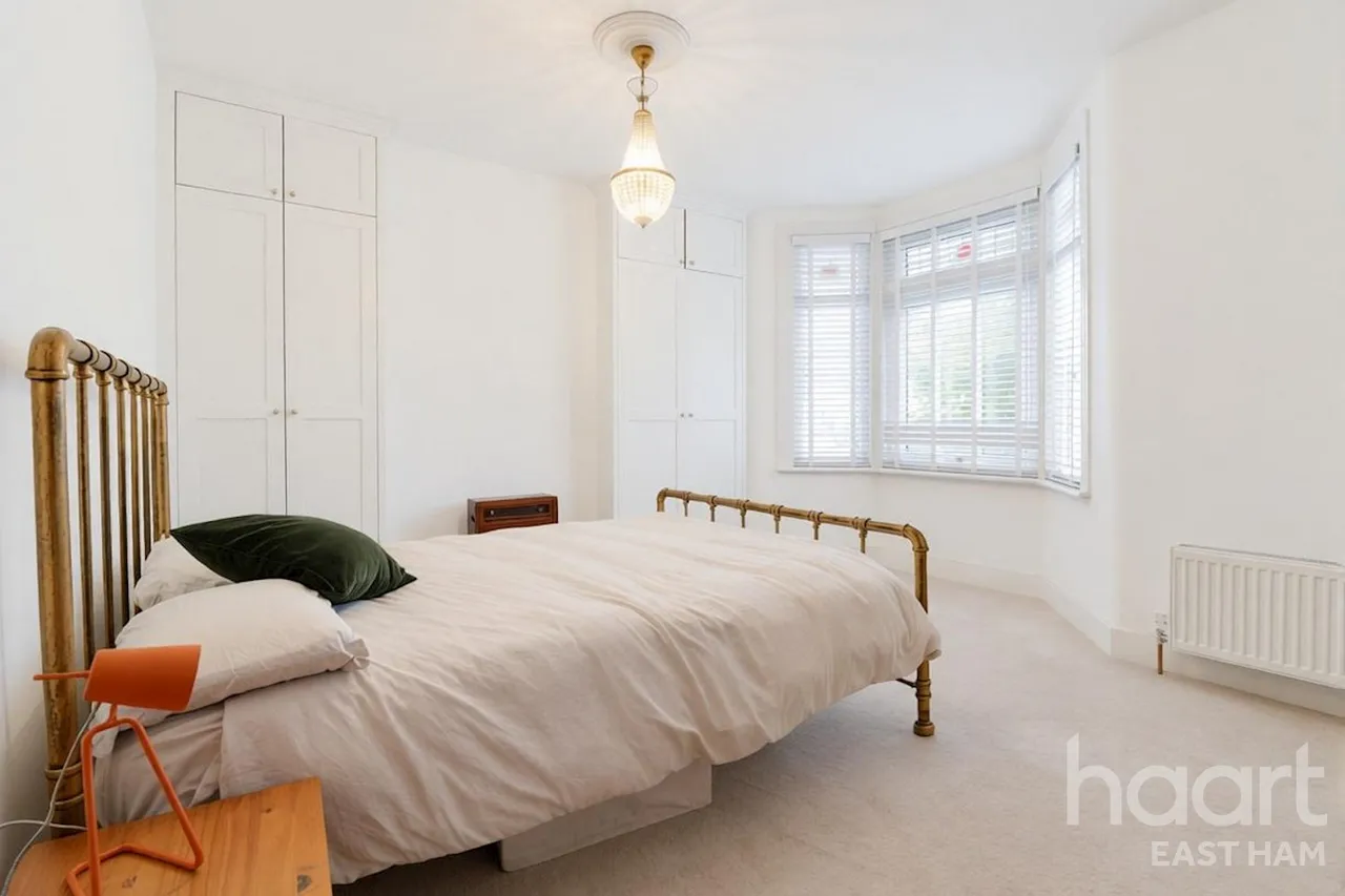 Gillett Avenue, London, E6, photo 8