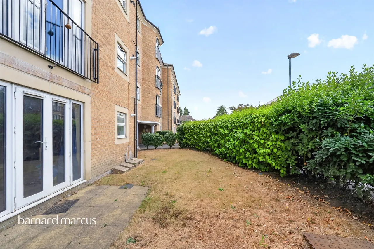 White Lodge Close, Isleworth, photo 6
