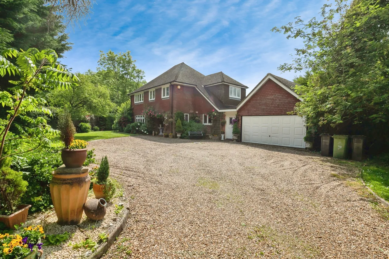 4 bed house for sale — Woodmans Green Road, Battle