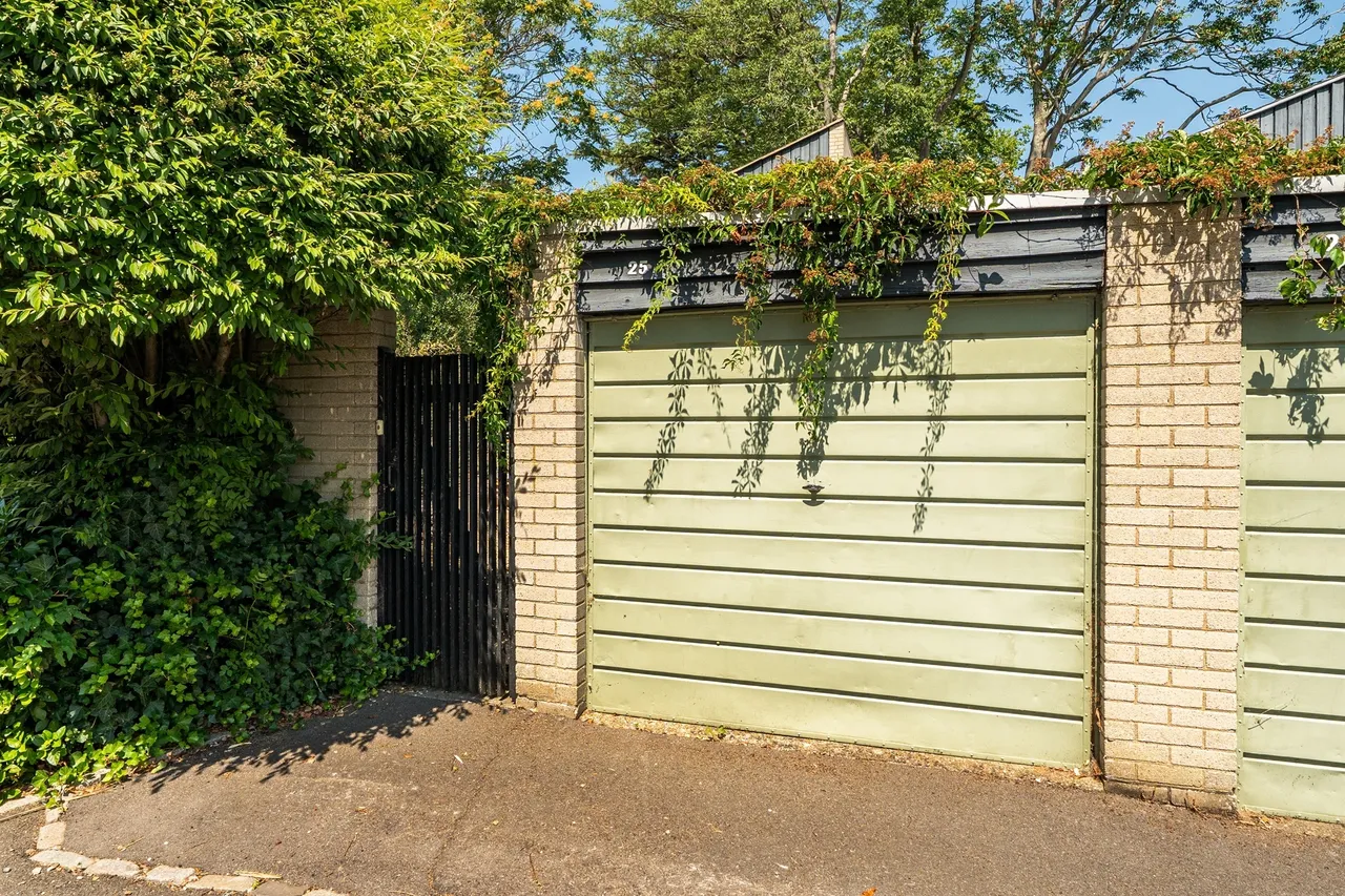 Cedar Chase, Taplow, SL6, photo 12