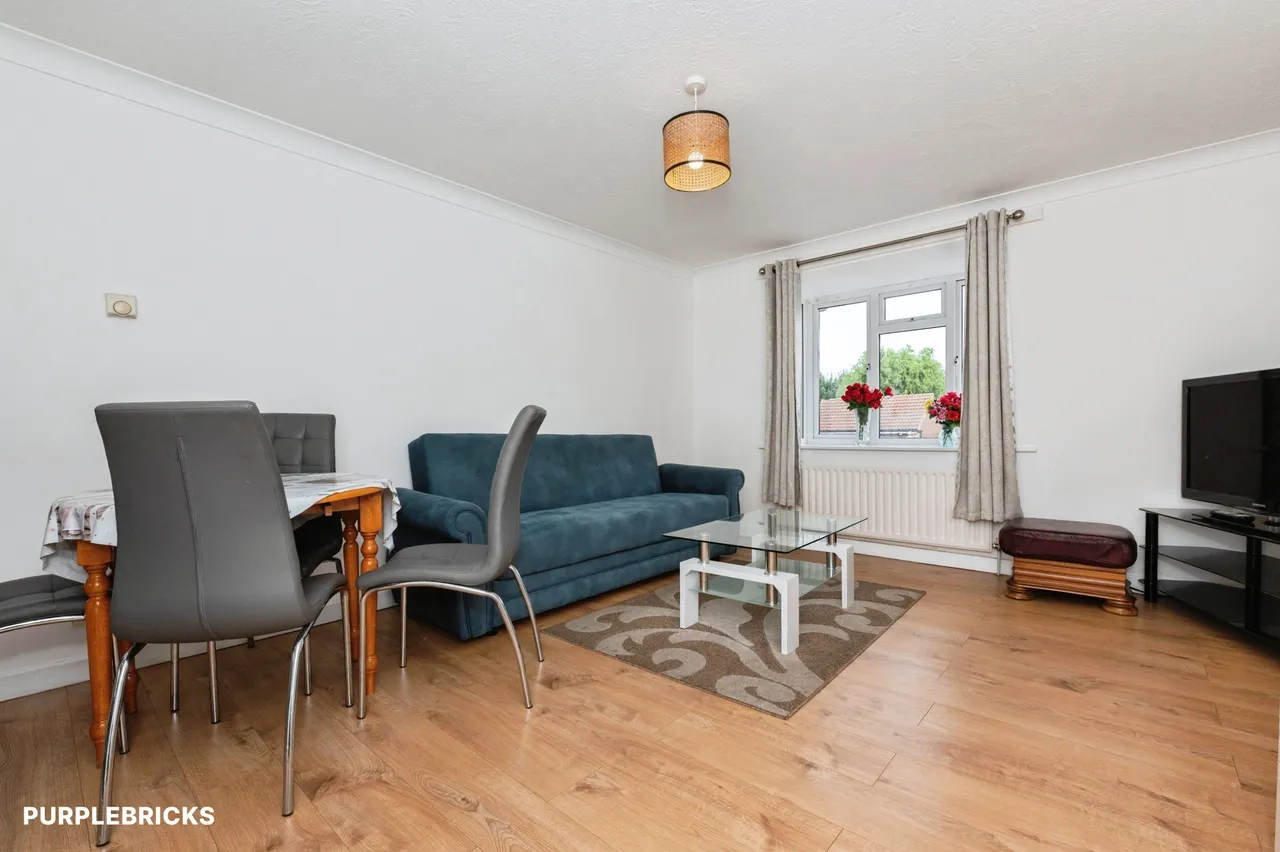 St. Michaels Close, South Ockendon, RM15, photo 3