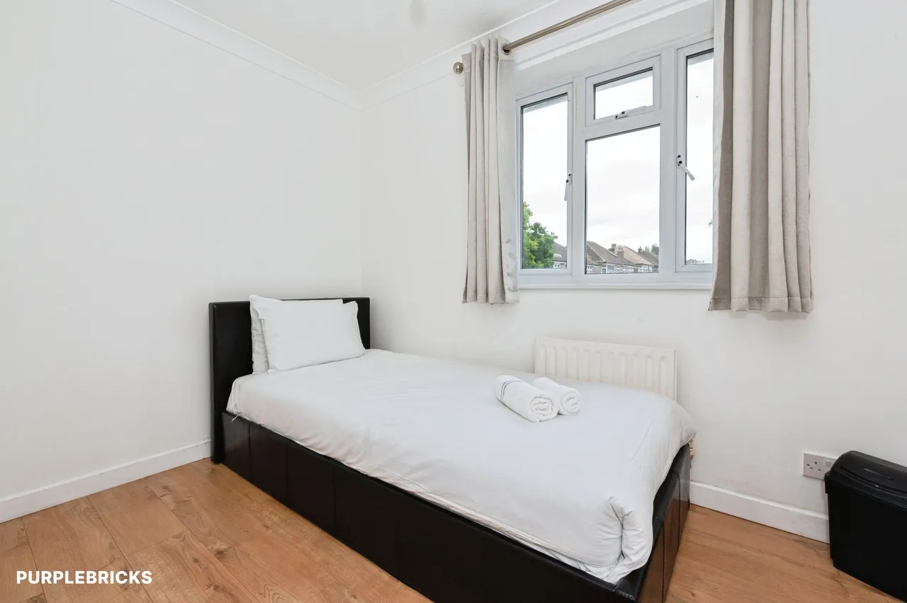 St. Michaels Close, South Ockendon, RM15, photo 8