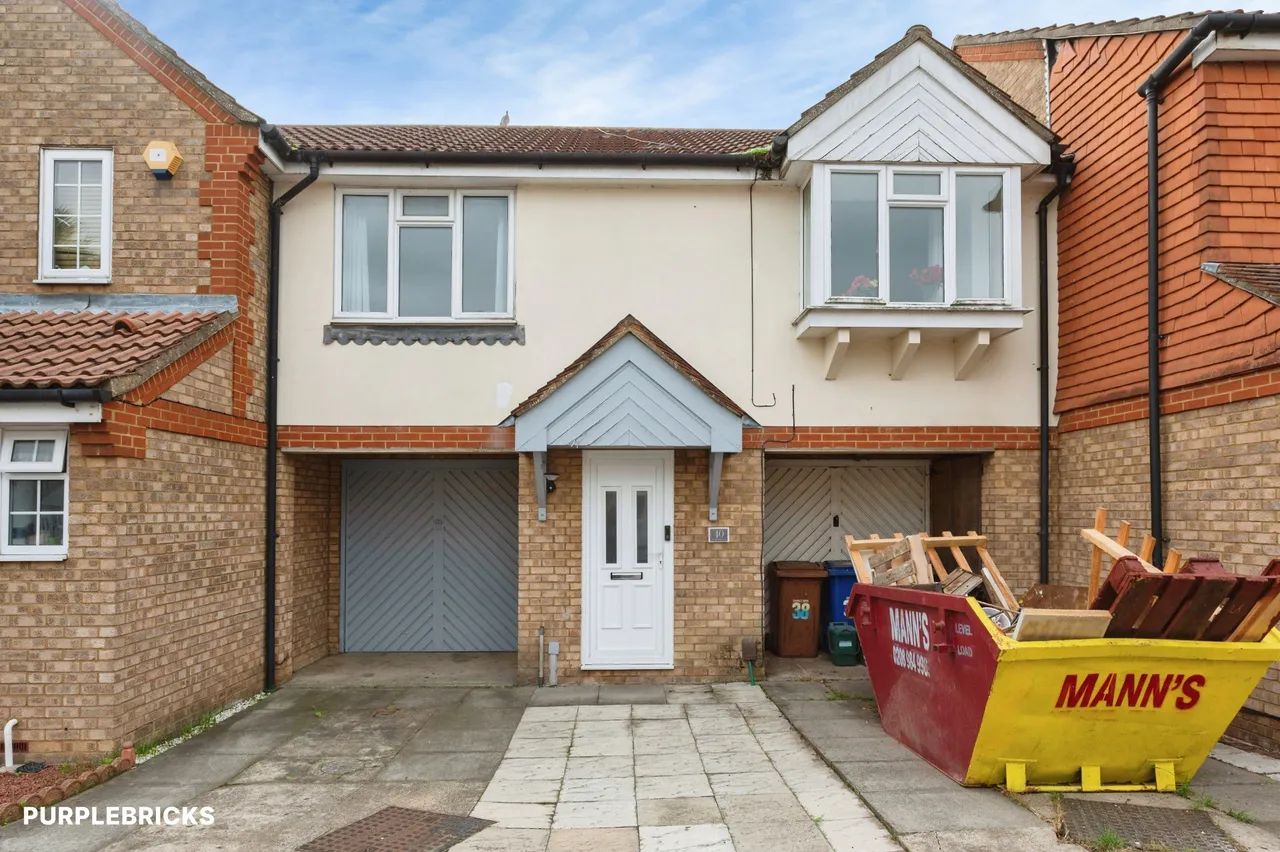 2 bed flat for sale, St. Michaels Close, South Ockendon, RM15