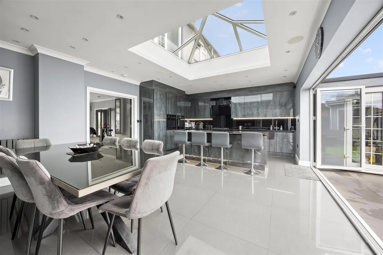 Fern Lane, Heston, photo 6