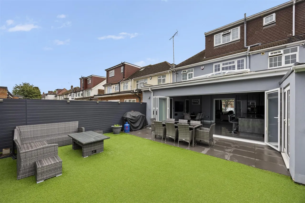 Fern Lane, Heston, photo 21