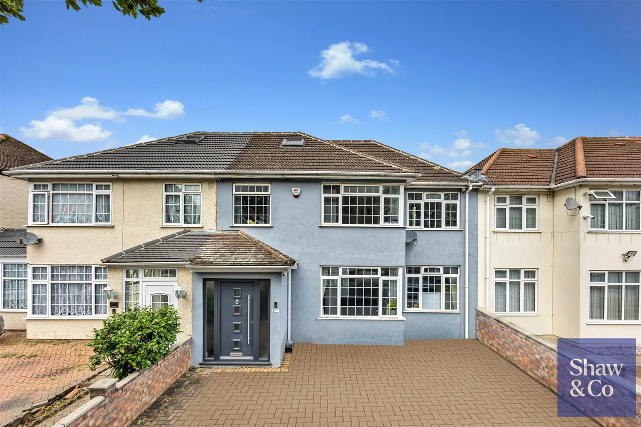5 bed house for sale, Fern Lane, Heston