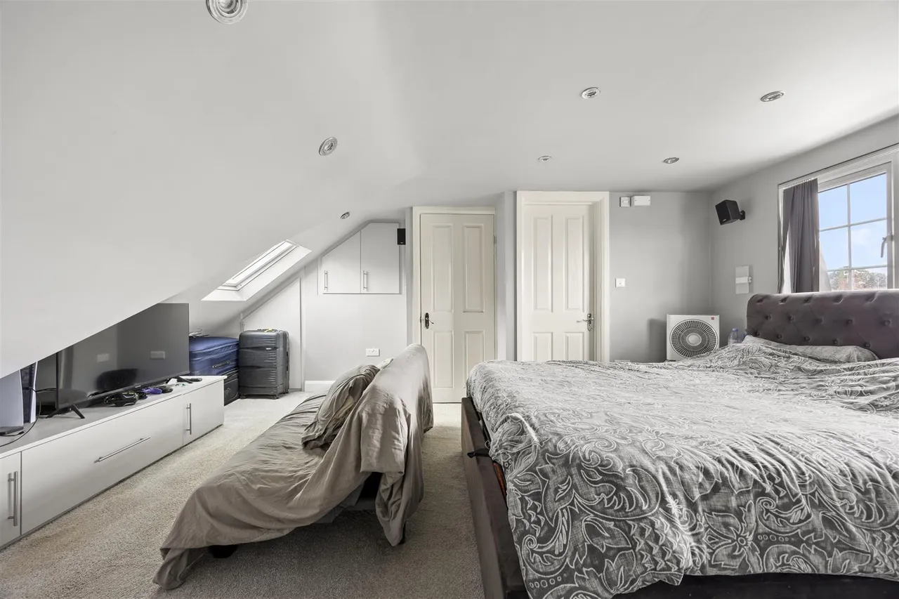 Fern Lane, Heston, photo 17