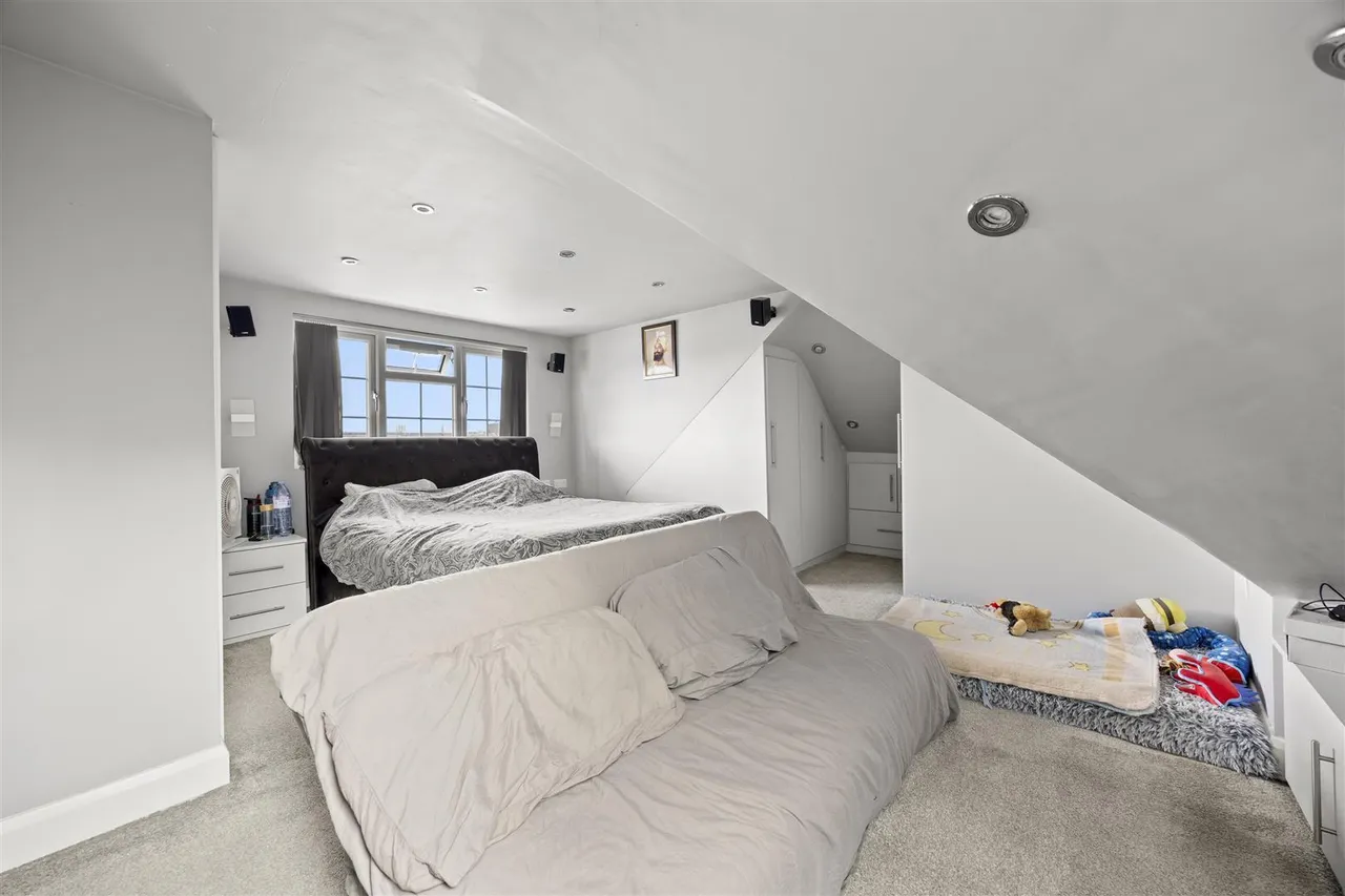 Fern Lane, Heston, photo 18